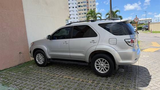 TOYOTA HILUX SW4 3.0 SRV 4X4 7 LUGARES 16V TURBO INTERCOOLER DIESEL 4P AUTOMÁTICO TOYOTA HILUX SW4 3.0 SRV 4X4 7 LUGARES 16V TURBO INTERCOOLER DIESEL 4P AUTOMÁTICO